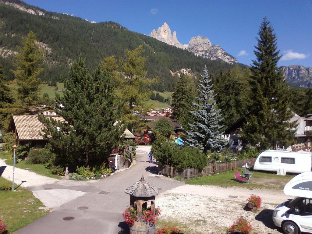 Aparthotel Camping Catinaccio Rosengarten à Pozza di Fassa Extérieur photo
