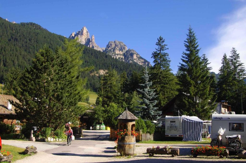 Aparthotel Camping Catinaccio Rosengarten à Pozza di Fassa Extérieur photo